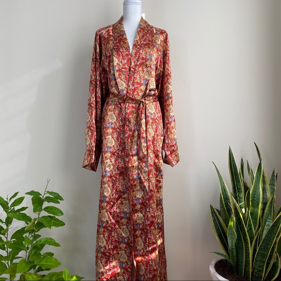 Other - Vintage 100% SILK robe Red Lions Dragons